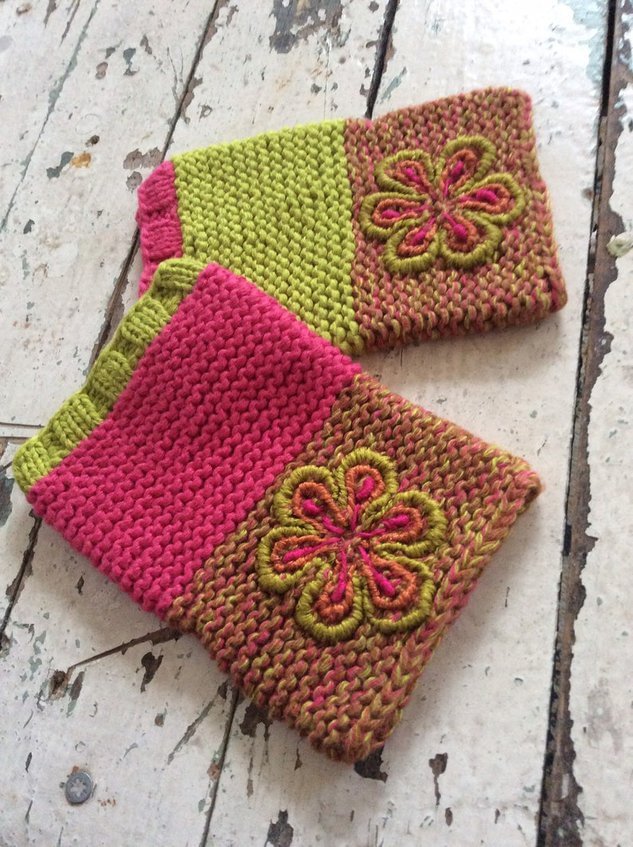 Flower Embroidered Woolen Warm Gloves