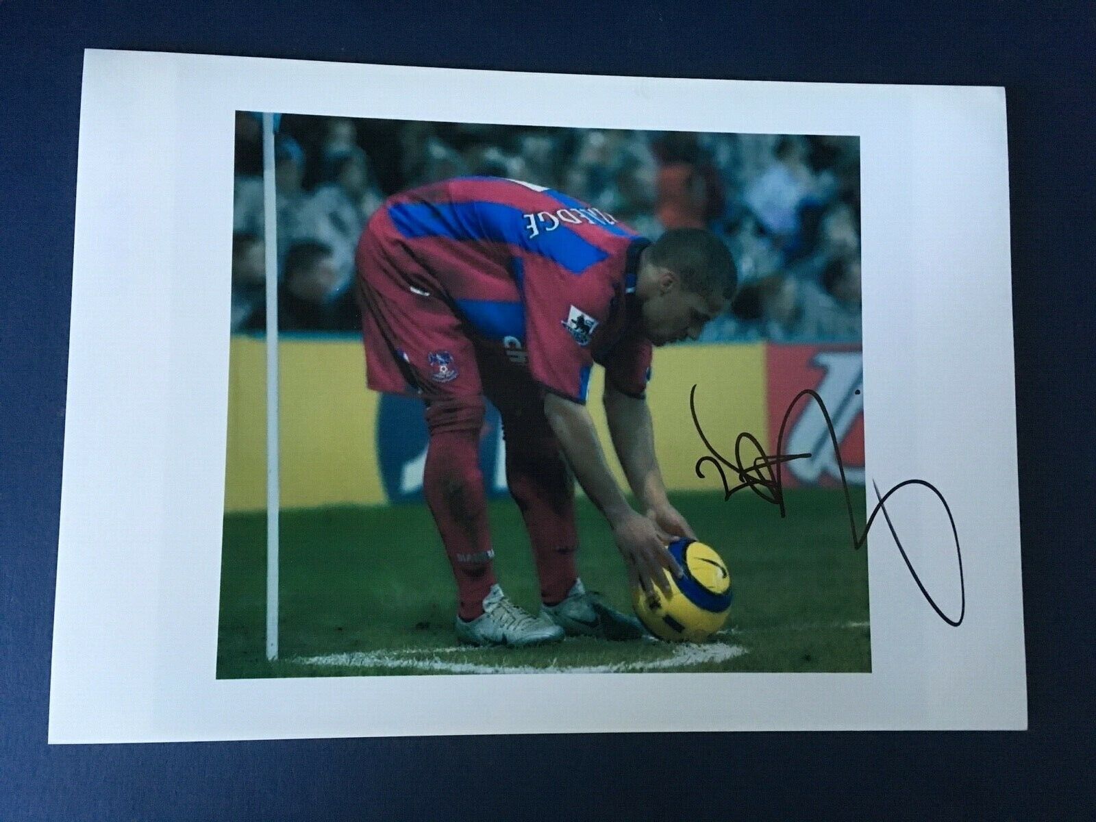 WAYNE ROUTLEDGE - FORMER Crystal Palace FOOTBALLER - EXCELLENT SIGNED Photo Poster painting