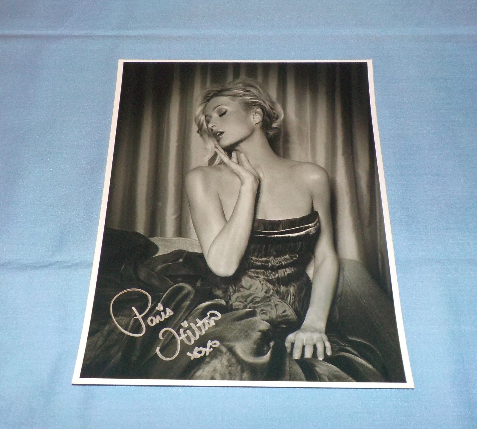 Paris Hilton Signed Autographed 8x10 Photo Poster painting Actress Model A