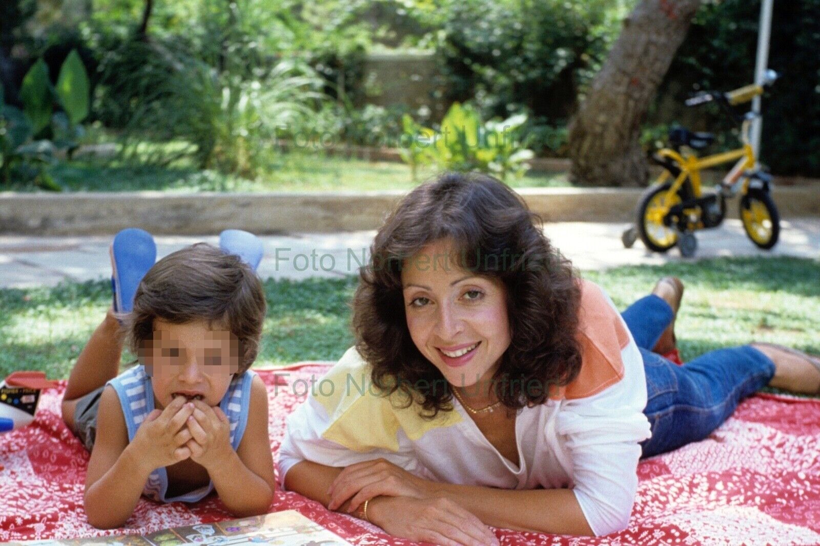 Vicky Leandros With Your Son - Photo Poster painting 20 X 30 CM Without Autograph (Nr 2-472