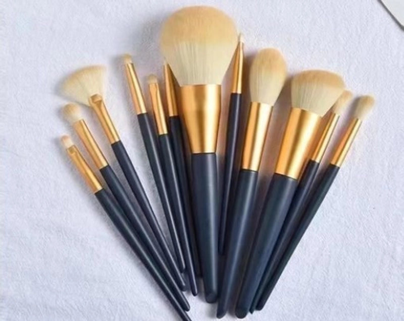 Minimalist Artificial Fiber Plastic Handgrip Makeup Brushes 1 Set