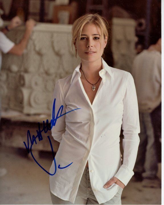 MAURA TIERNEY Signed Autographed Photo Poster painting