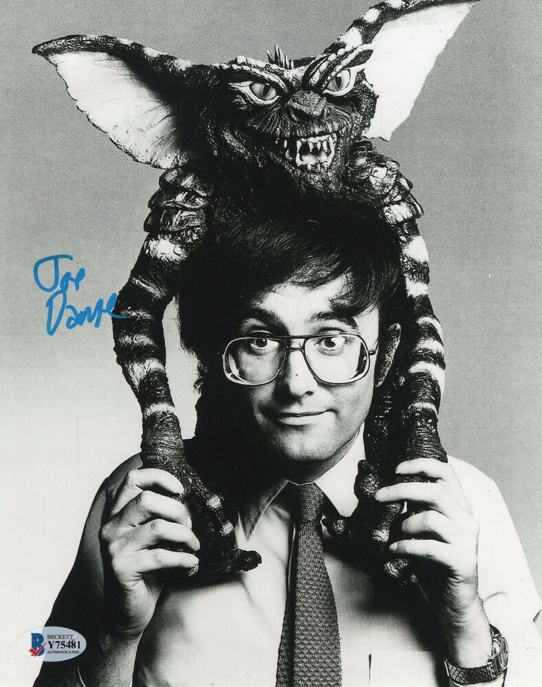 Joe Dante Signed Gremlins Director 8x10 Photo Poster painting w/Beckett Y75481