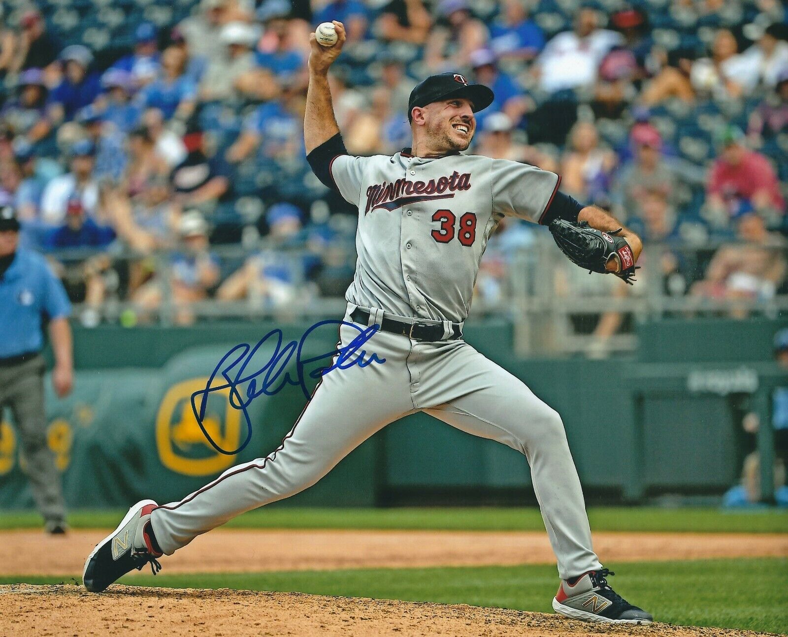 Signed 8x10 BLAKE PARKER Minnesota Twins Autographed Photo Poster painting - COA