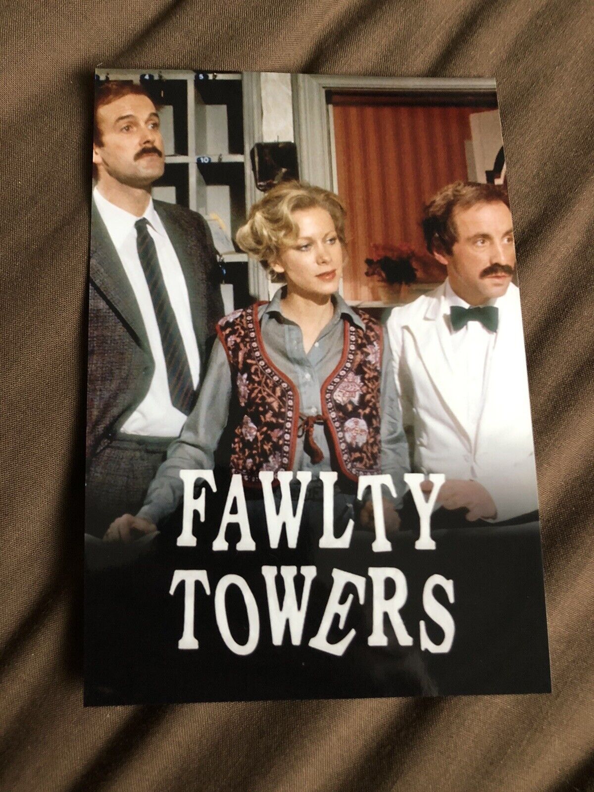 JOHN CLEESE & CONNIE BOOTH (FAWLTY TOWERS) UNSIGNED Photo Poster painting- 6x4”