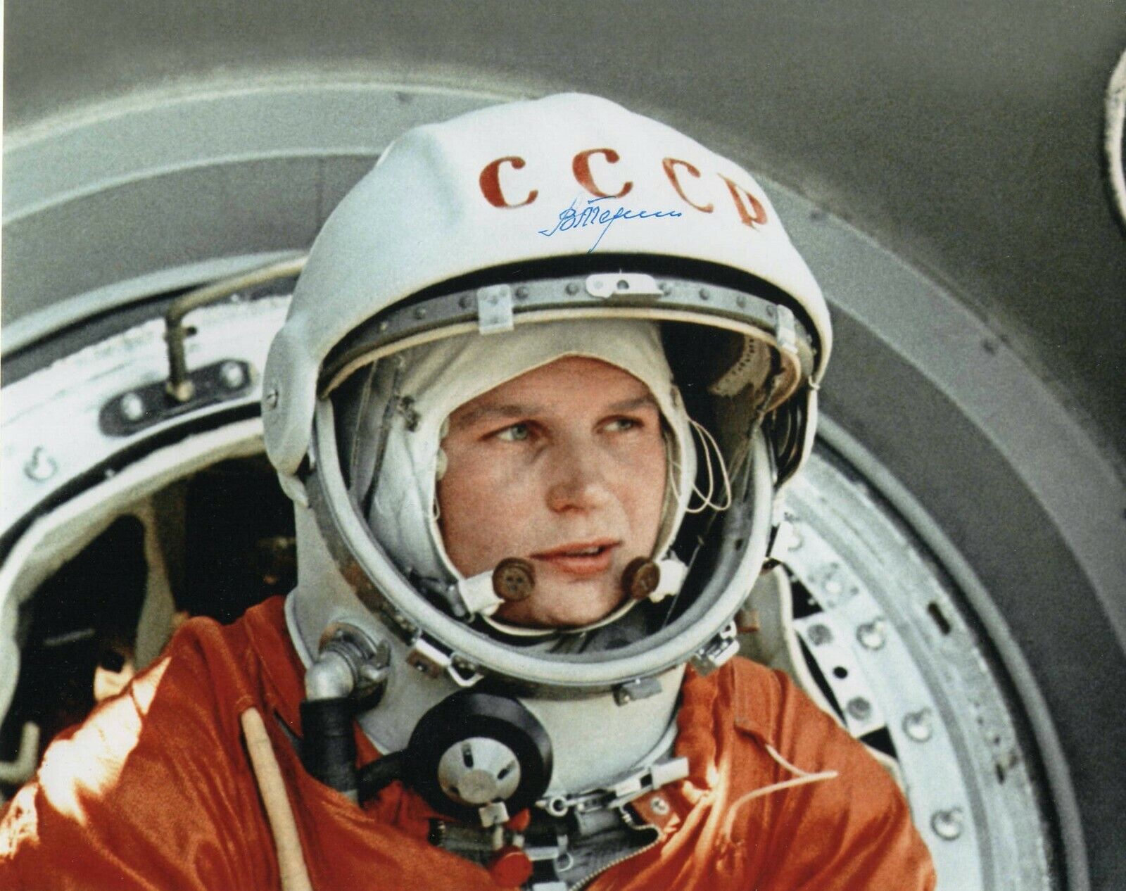 VALENTINA TERESHKOVA SIGNED AUTOGRAPH 8X10 Photo Poster painting - FIRST WOMAN IN SPACE, RARE!