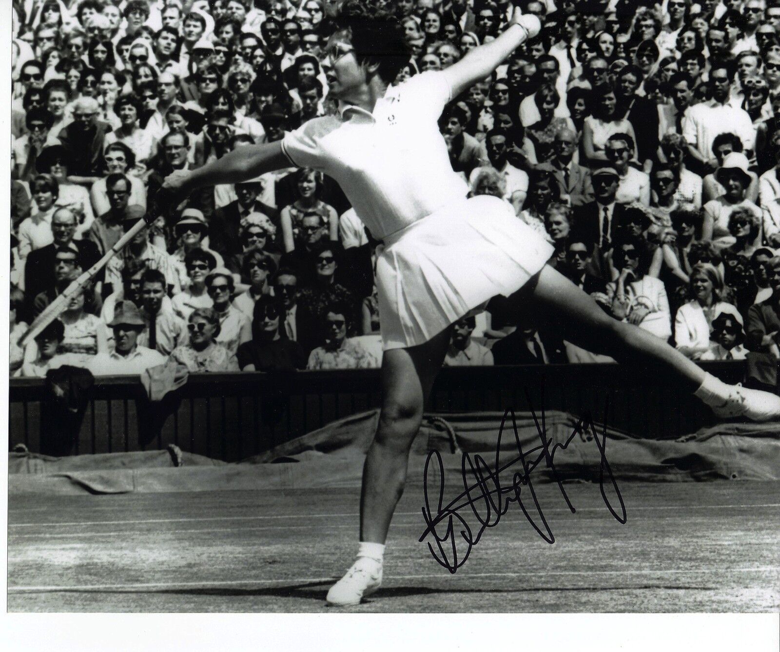 Billie Jean King Signed Autograph In Person 10X8 Photo Poster painting Action Shot