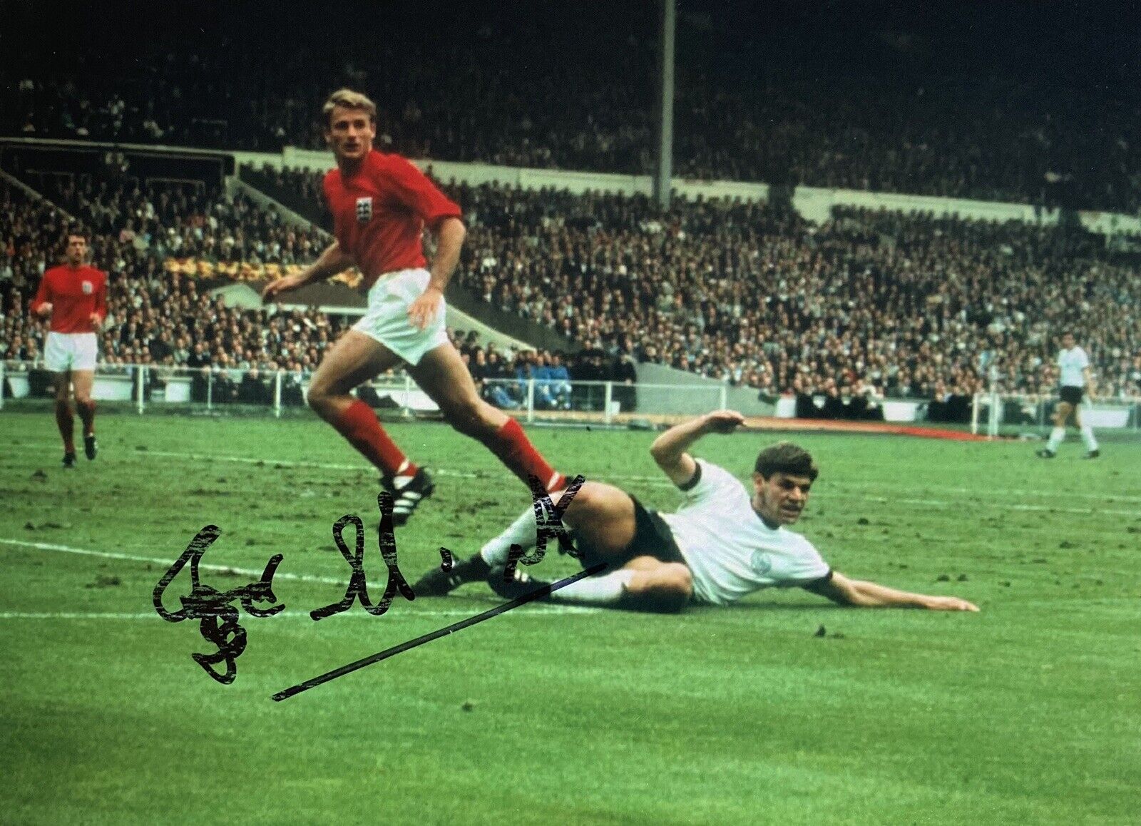 Roger Hunt Genuine Hand Signed England 6X4 Photo Poster painting