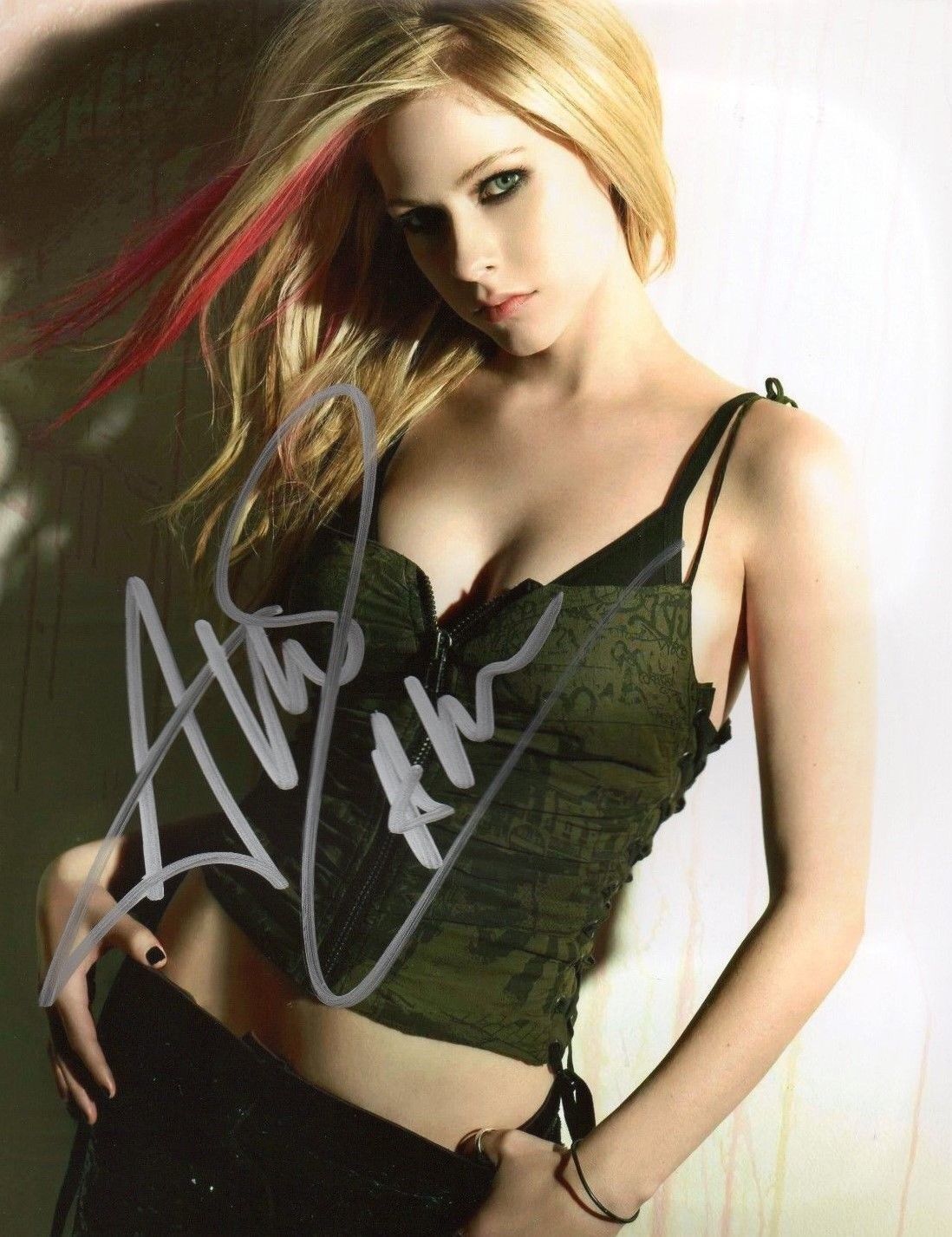 AVRIL LAVIGNE AUTOGRAPHED SIGNED A4 PP POSTER Photo Poster painting PRINT 7