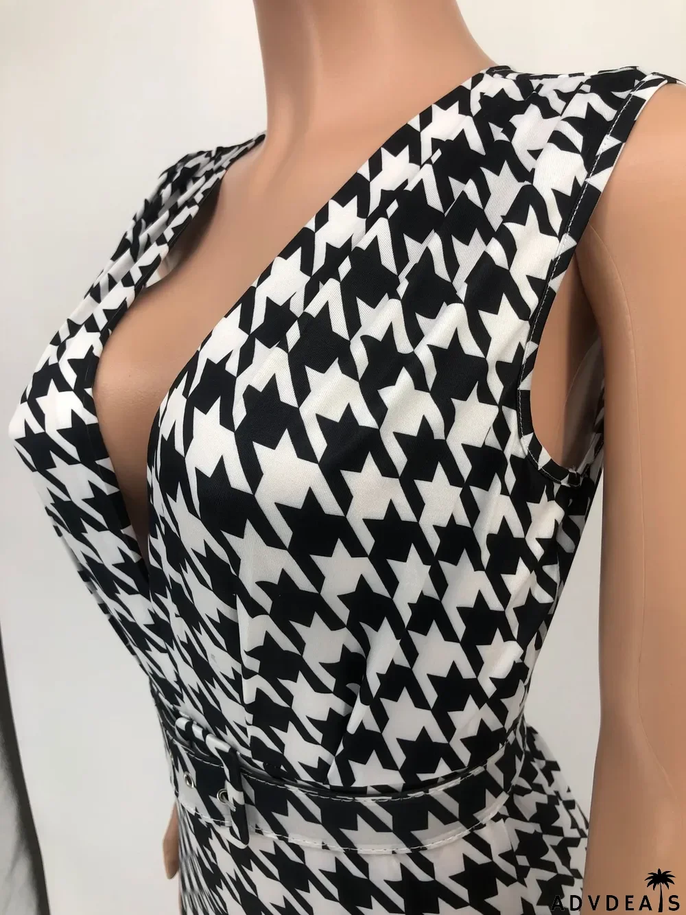 Houndstooth Print V Neck Sleeveless Jumpsuit With Belt
