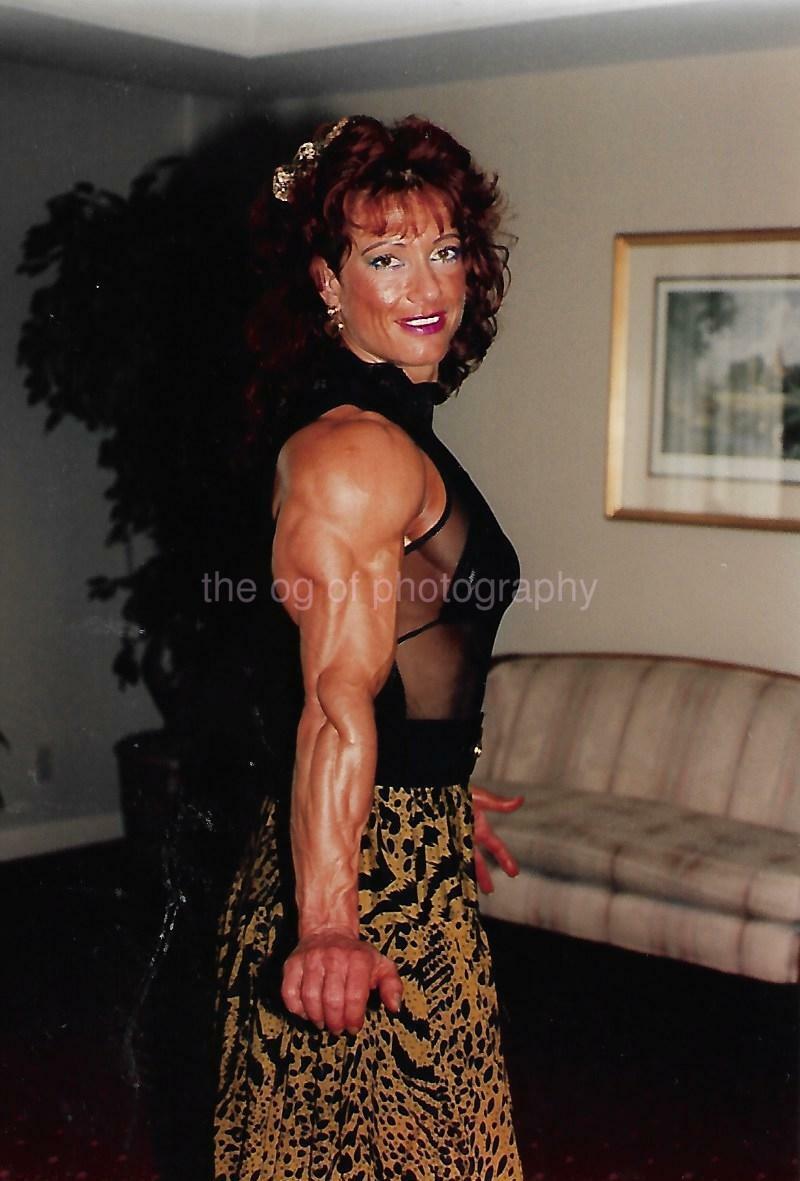 FEMALE BODYBUILDER 80's 90's FOUND Photo Poster painting Color MUSCLE GIRL Original EN 112 29 T