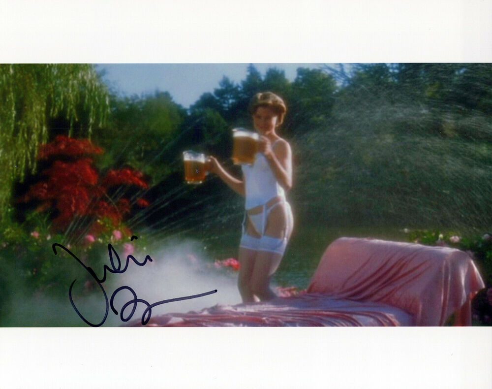 Julie Bowen Happy Gilmore autographed Photo Poster painting signed 8x10 #7 Virginia Venit golf