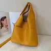 High-end niche design single shoulder crossbody bucket bag/tote bag for commuting