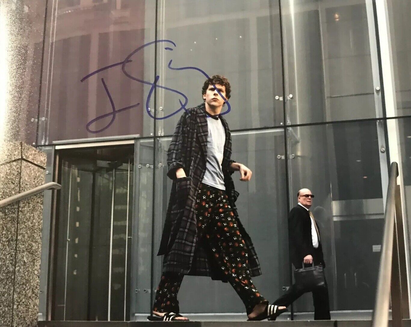 JESSE EISENBERG SIGNED 8x10 Photo Poster painting ACTOR AUTOGRAPHED SOCIAL NETWORK AUTHENTIC