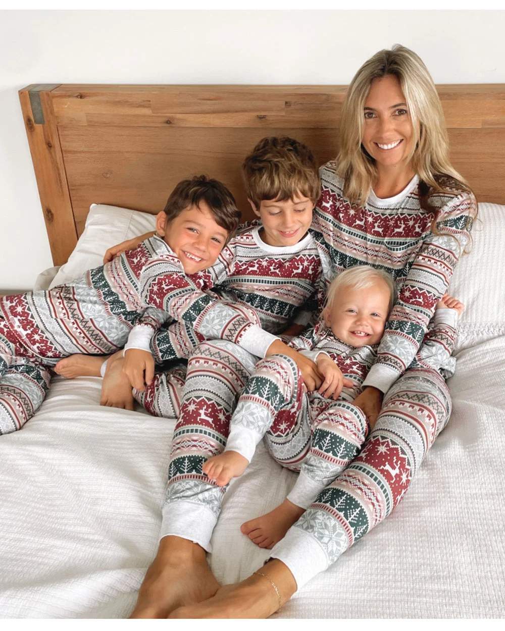 Reindeer Printed family christmas pajamas
