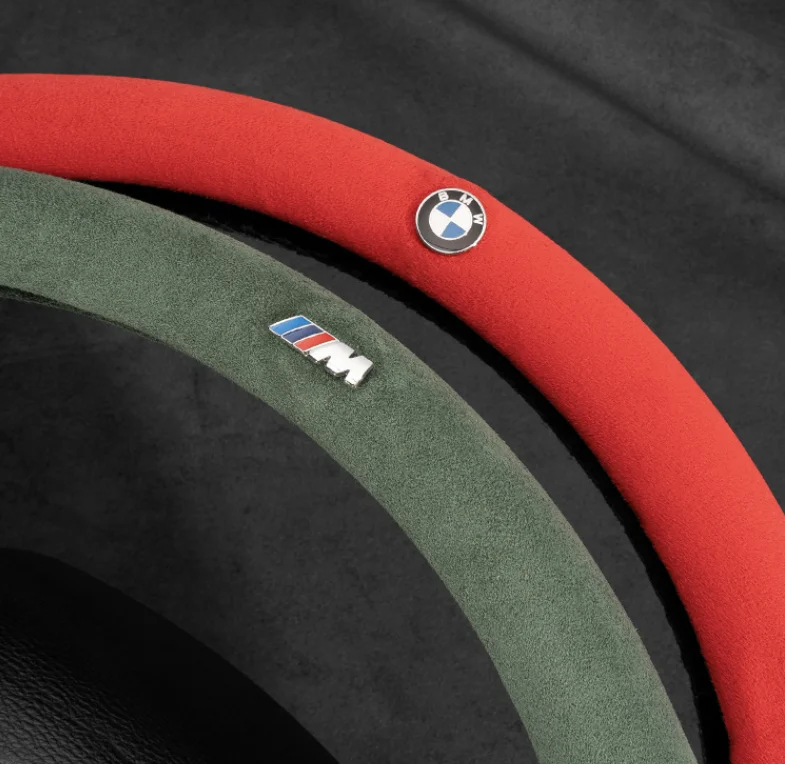Suede leather steering wheel cover keeps hands warm in winter and won't freeze your hands