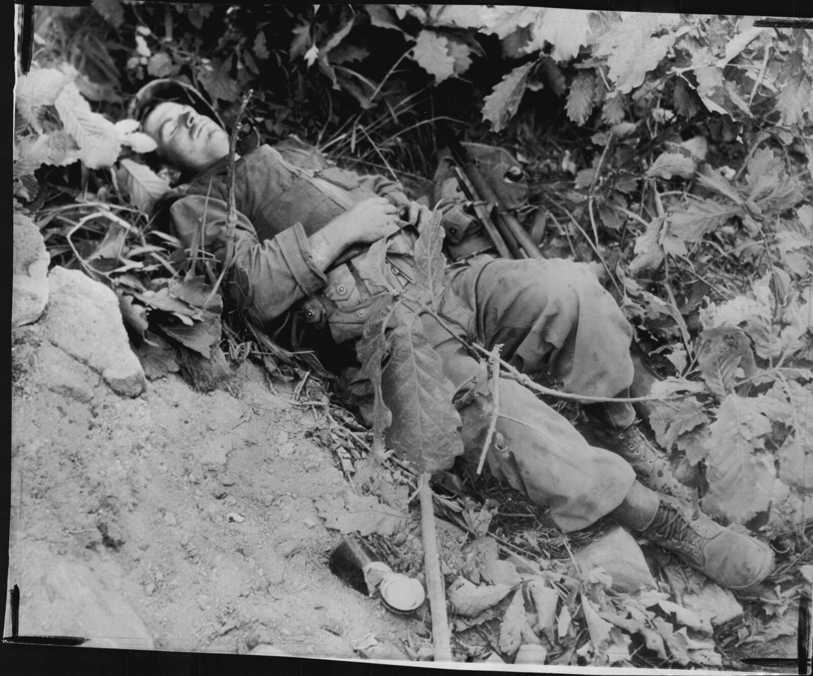 US Army Soldier Sleeps on the Western Front in Korea Press Photo Poster painting