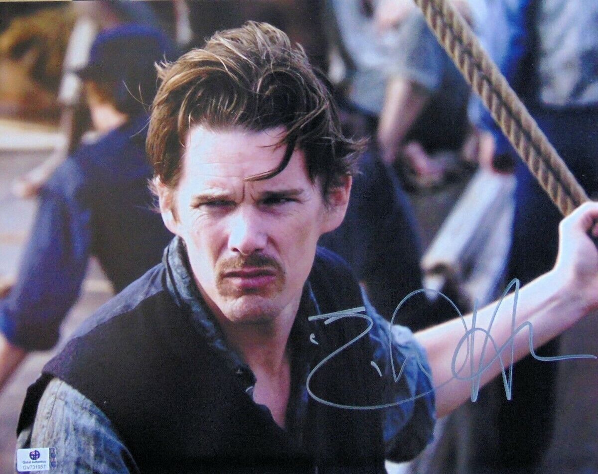 Ethan Hawke Signed Autographed 11X14 Photo Poster painting Close-up Holding Rope GV731957