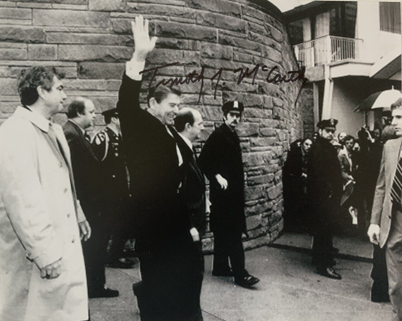 TIMOTHY MCCARTHY SIGNED 8x10 Photo Poster painting RONALD RAEGAN SECRET SERVICE AUTOGRAPH COA