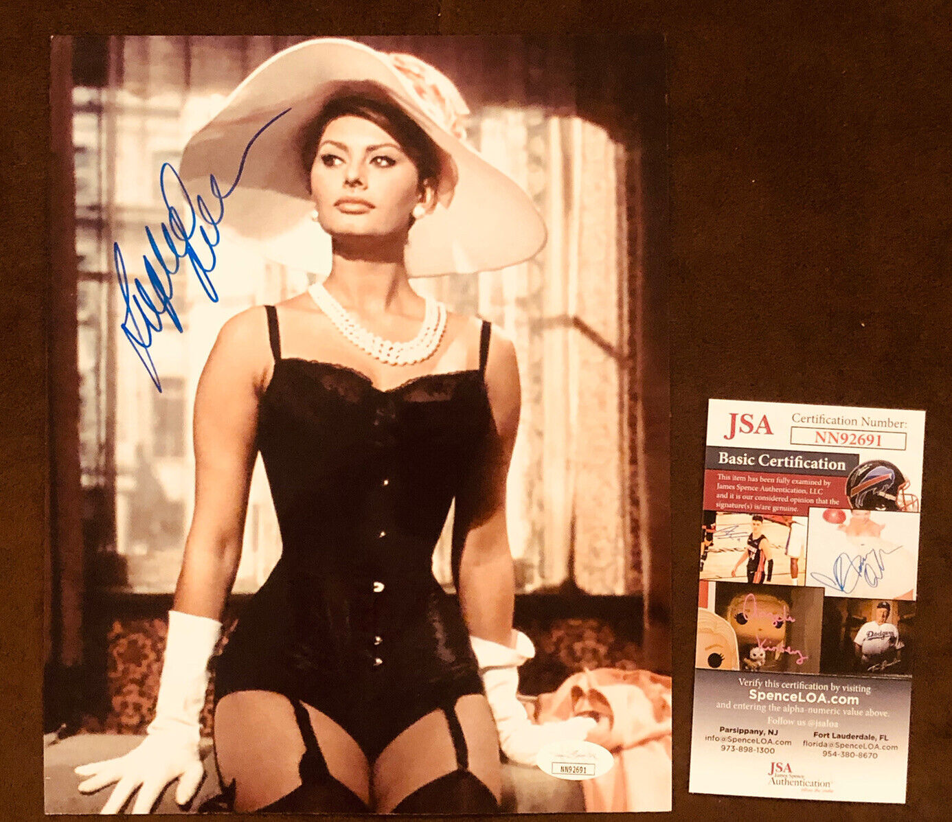 Sophia Loren SIGNED Sexy 8x10 Photo Poster painting AUTHENTIC AUTOGRAPH JSA COA