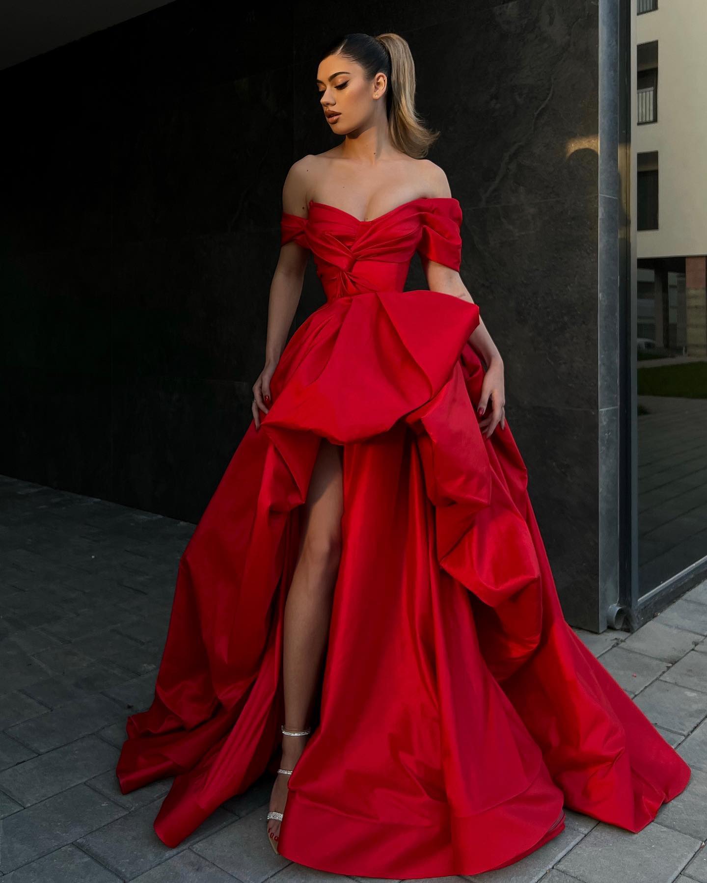 Oknass Red Elegant Off-the-shoulder A-line Sleeveless Evening Dress with Split