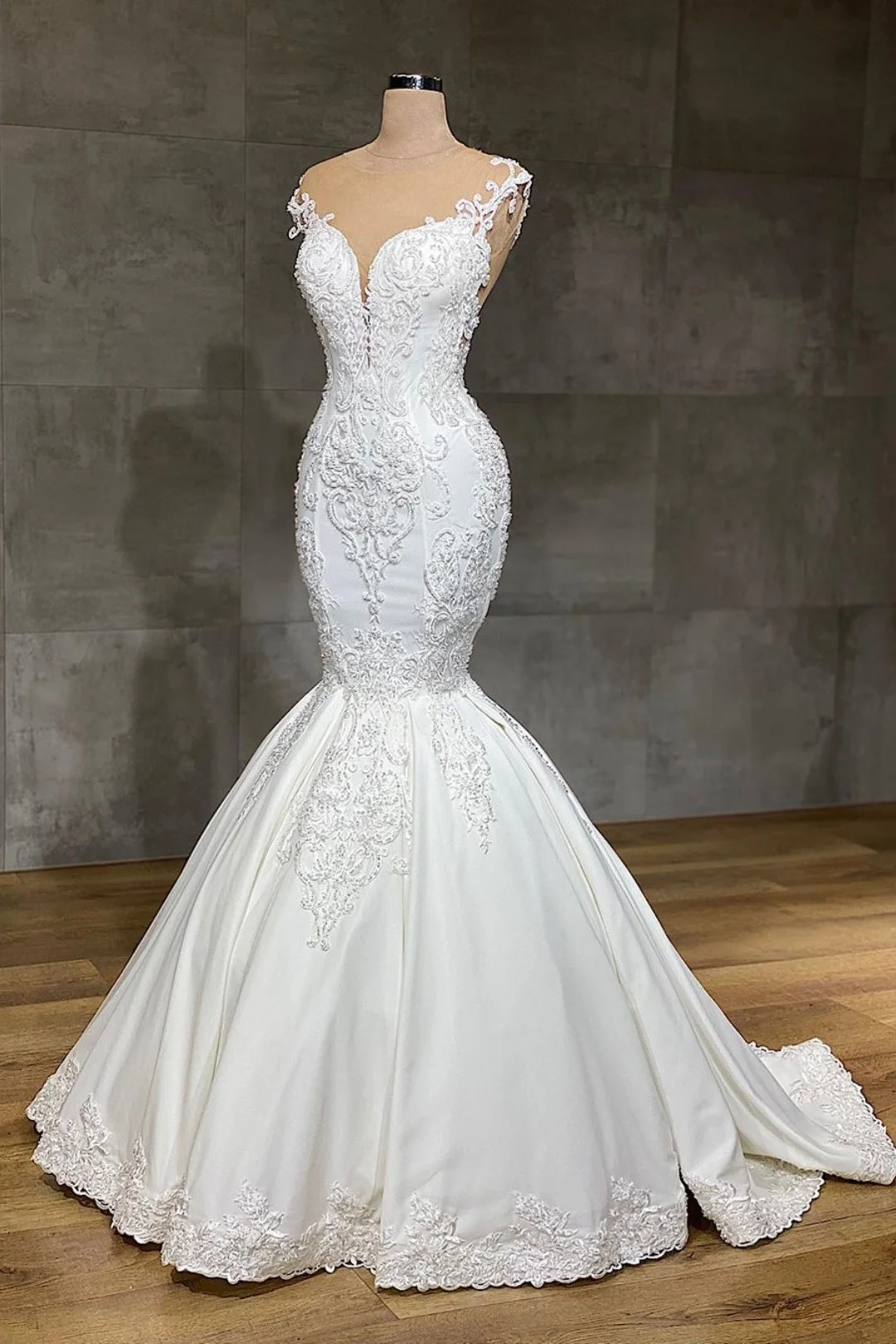 Lace Sweetheart V-neck Sleeveless Mermaid Wedding Dresses With Appliques