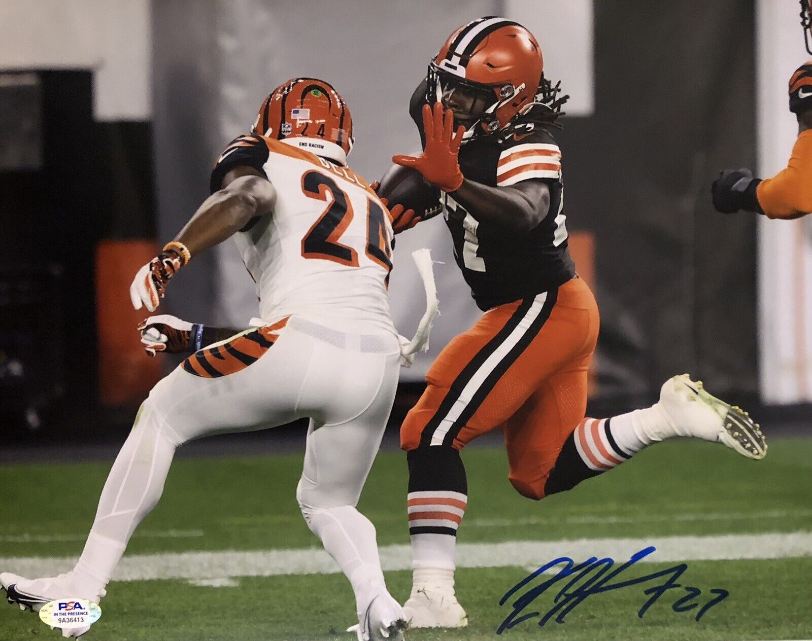 Kareem Hunt Signed Autographed Cleveland Browns 11x14 Photo Poster painting Dawg Pound Psa/Dna