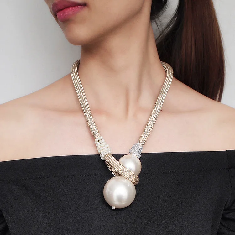 Oversized round pearl Exaggerated double pearl necklace