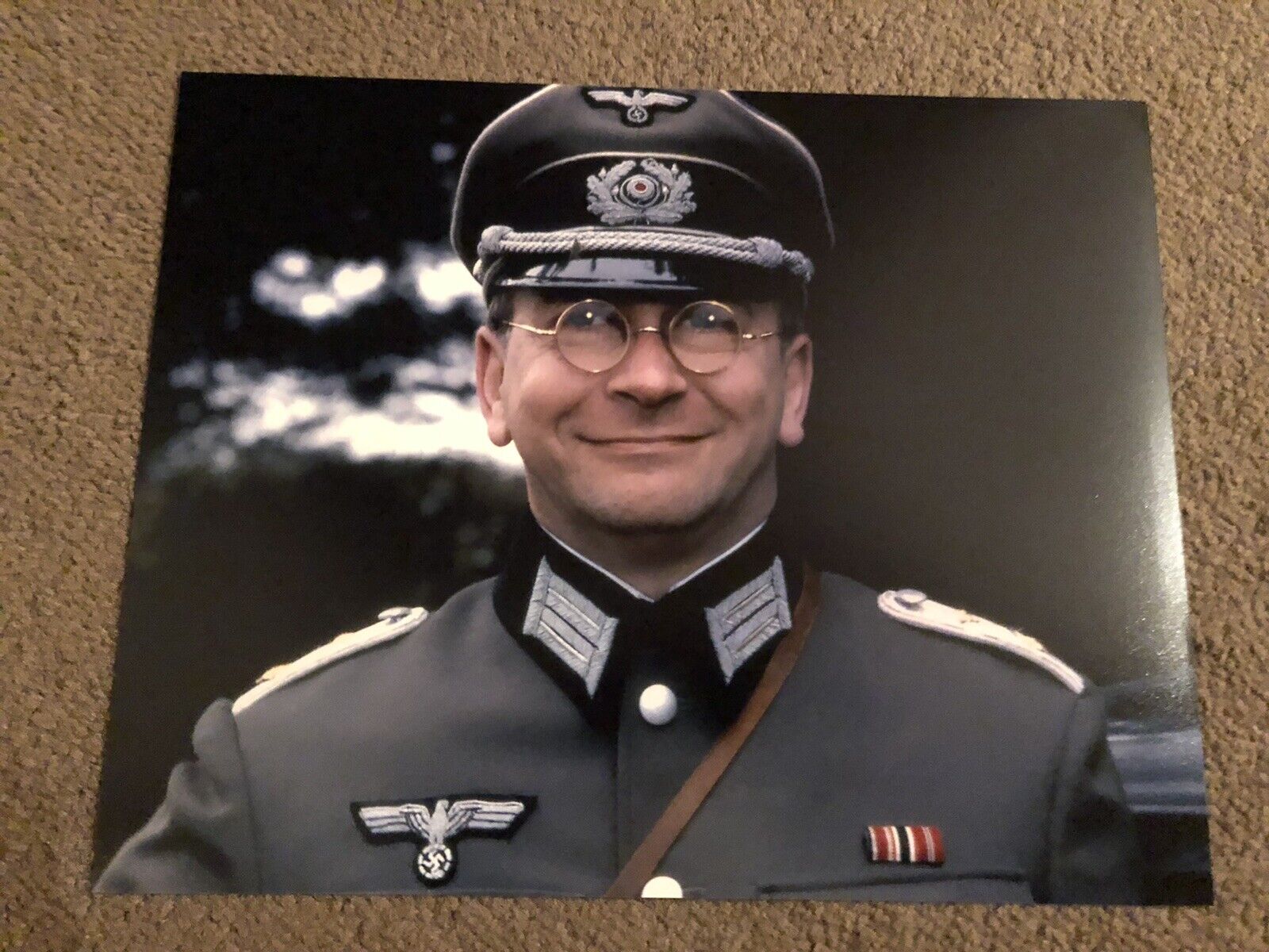 SAM KELLY (ALLO ALLO) UNSIGNED Photo Poster painting 10x8”