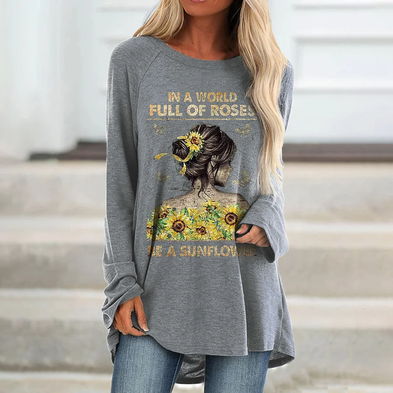 In A World Full Of Roses Be A Sunflower Printed Loose Women's T-shirt