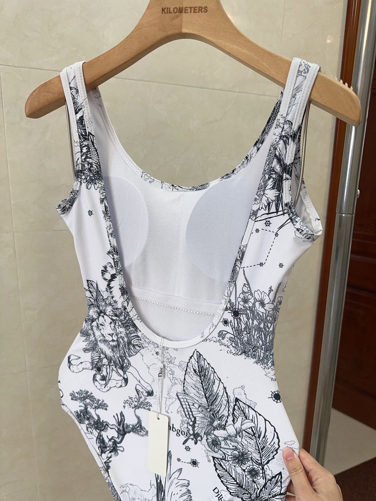 96023638886d6f40b01a5f4eb3573db6