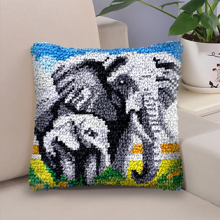 Two Elephants - Latch Hook Pillow Kit veirousa