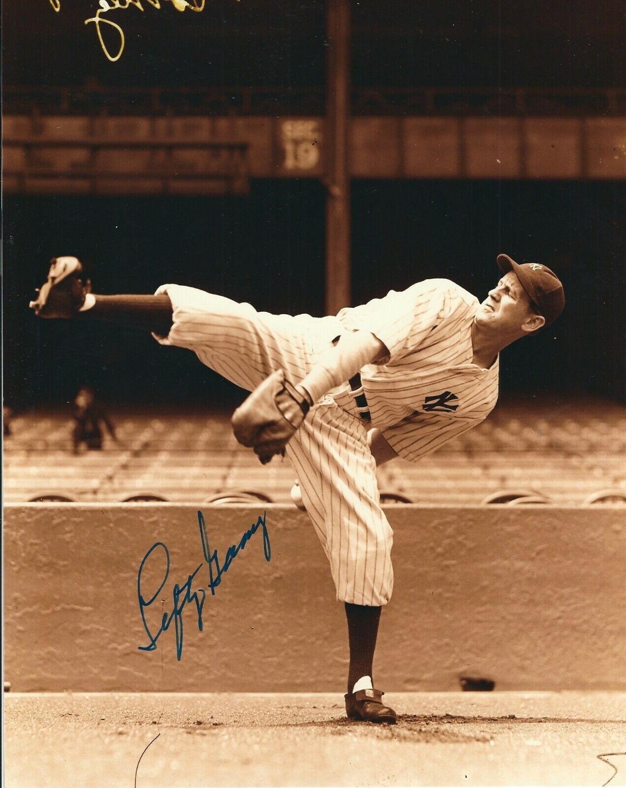 Signed 8x10 LEFTY GOMEZ New York Yankees Autographed Photo Poster painting - COA