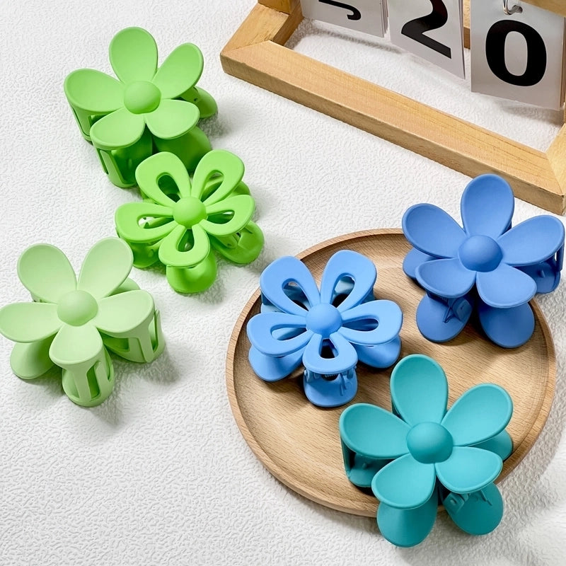 Sweet Minimalist Women’s Flower Plastic Hair Claws