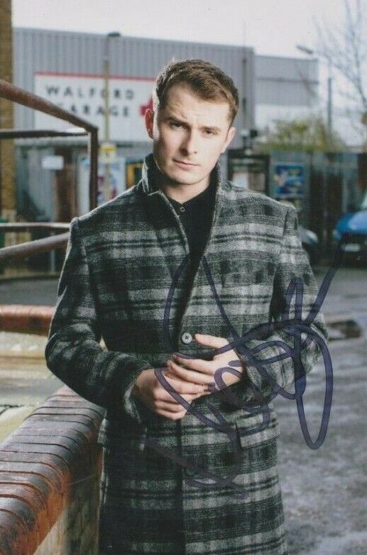 Max Bowden **HAND SIGNED** 6x4 Photo Poster painting ~ Eastenders ~ AUTOGRAPHED