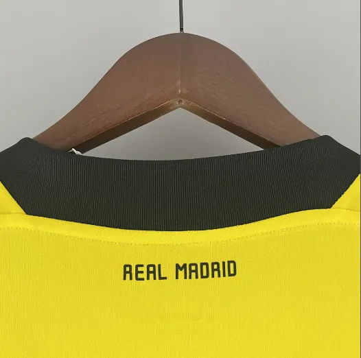 Retro 2011/2012 Real Madrid Goalkeeper Yellow Football Shirt Thai Quality