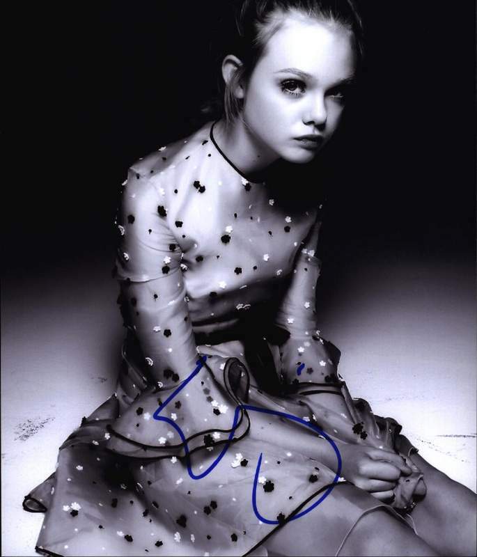 Elle Fanning authentic signed celebrity 8x10 Photo Poster painting W/Cert Autographed A0001