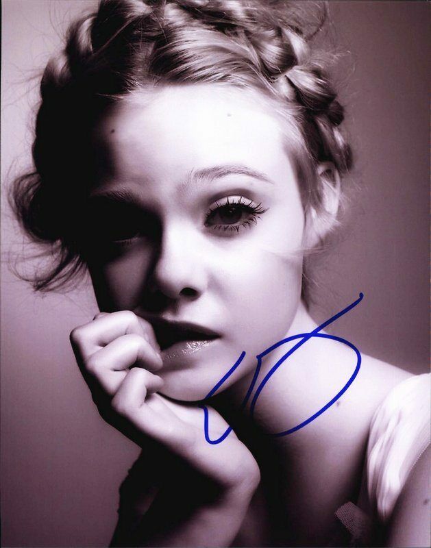 Elle Fanning authentic signed celebrity 8x10 Photo Poster painting W/Cert Autographed D5