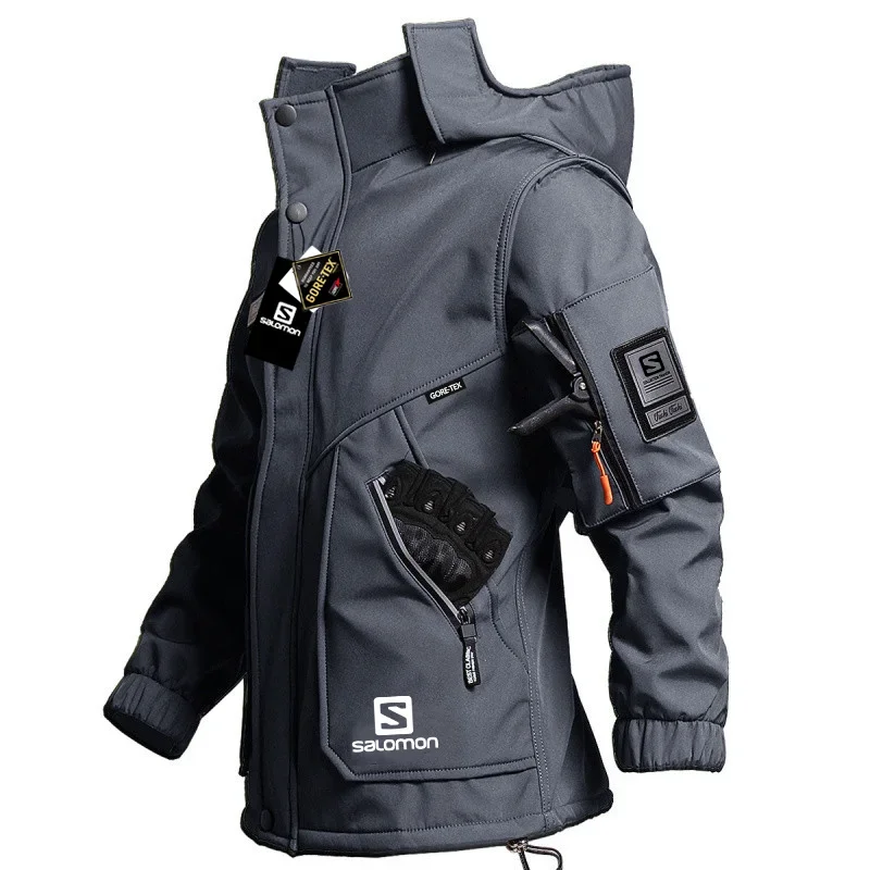 P&aacute;nsk&aacute; nepromokav&aacute; turistick&aacute; bunda Salomon je tepl&aacute; a pohodln&aacute;