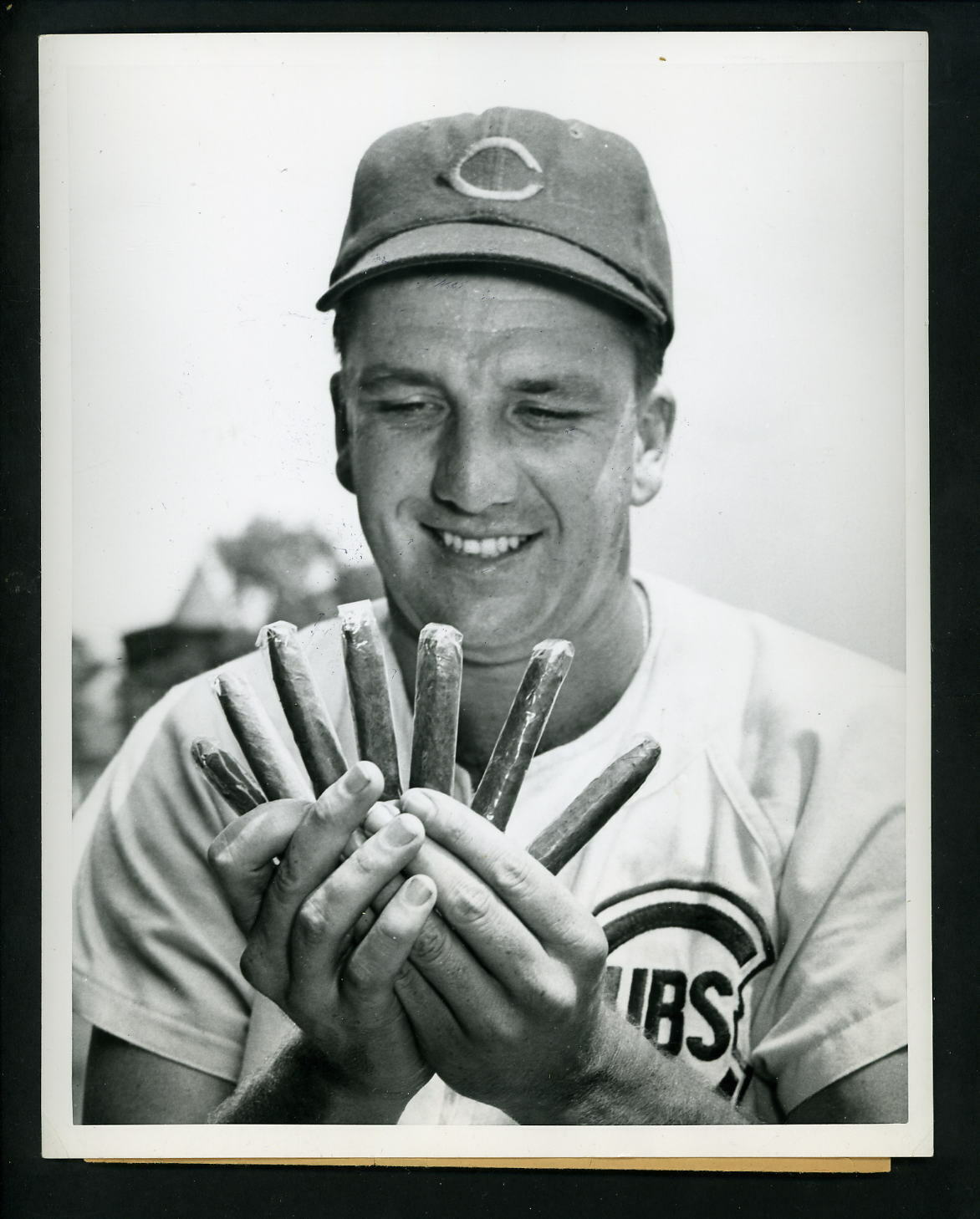 Ralph Kiner celebrates birth of son cigars 1953 Type 1 Press Photo Poster painting Chicago Cubs