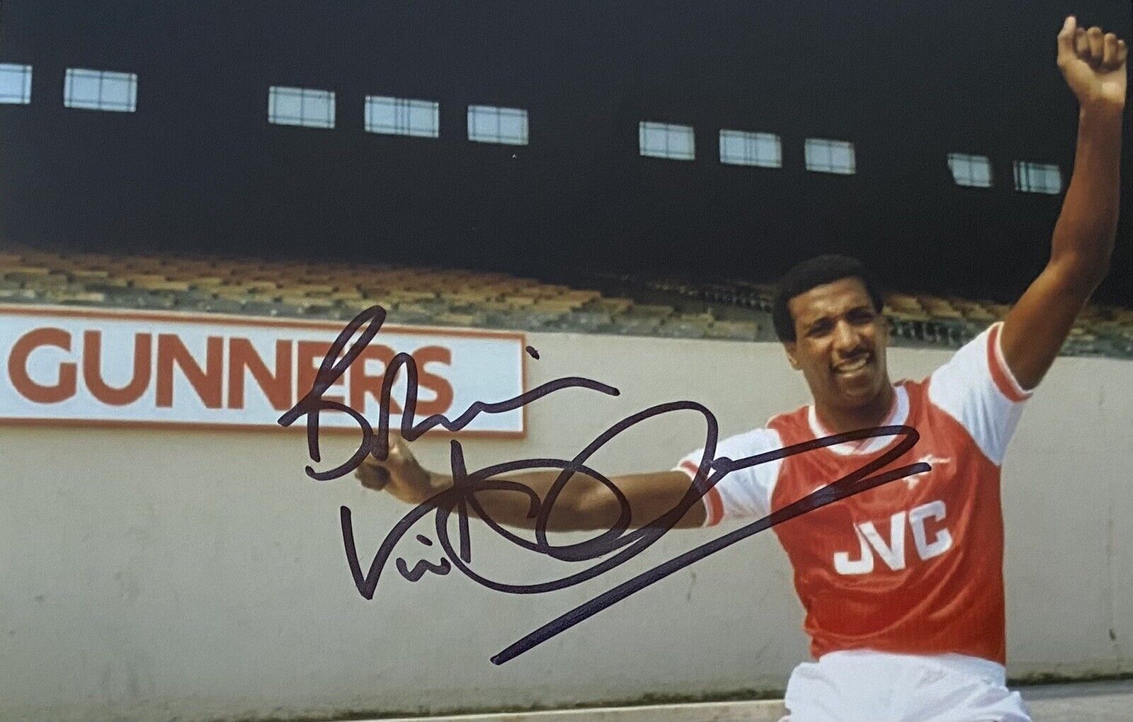 Viv Anderson Genuine Hand Signed Arsenal 6X4 Photo Poster painting 2