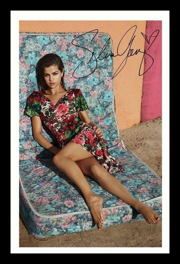 Selena Gomez Autograph Signed & Framed Photo Poster painting 25