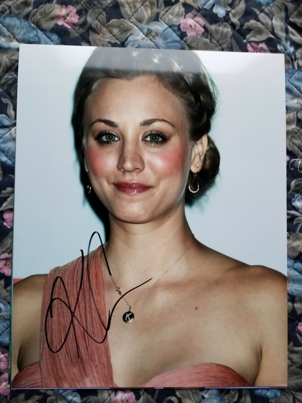 Autographed Kaley Cuoco Authentic Signed 8 x 10 Photo Poster painting Hot Big Bang Theory