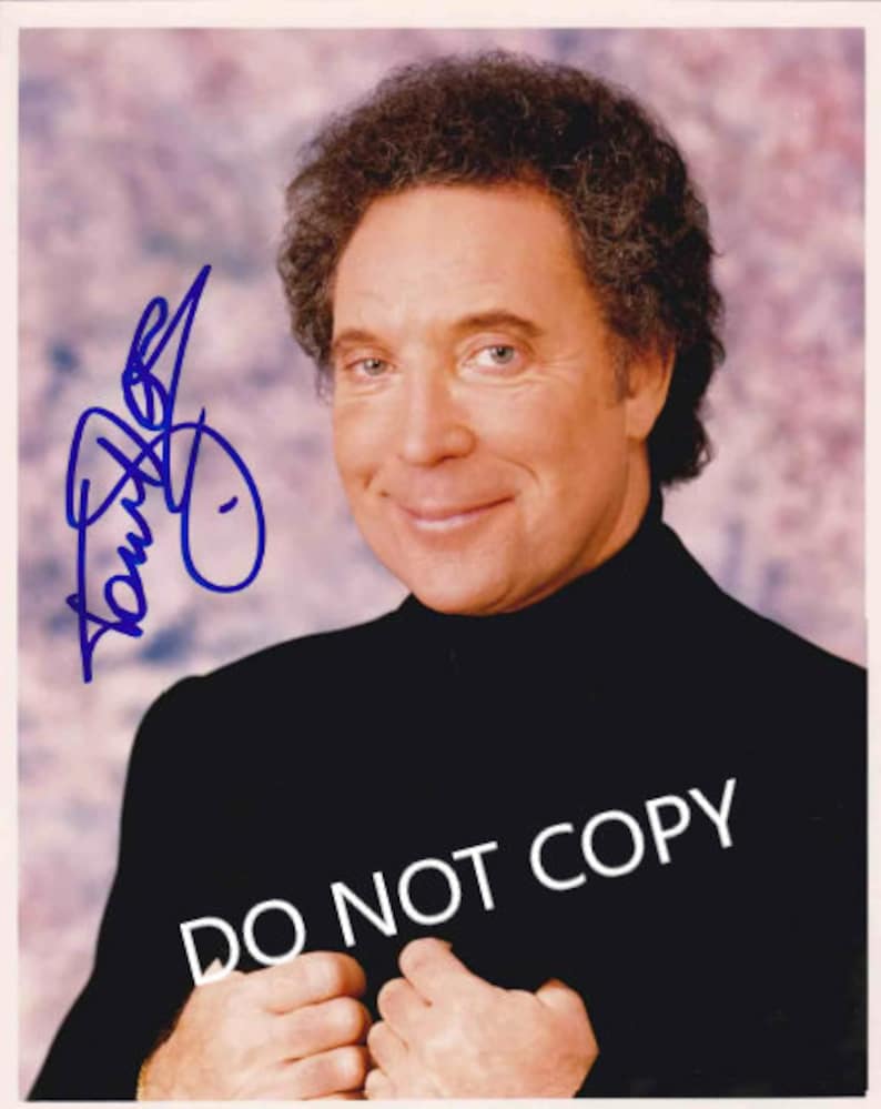 TOM JONES 8 x10 20x25 cm Autographed Hand Signed Photo Poster painting