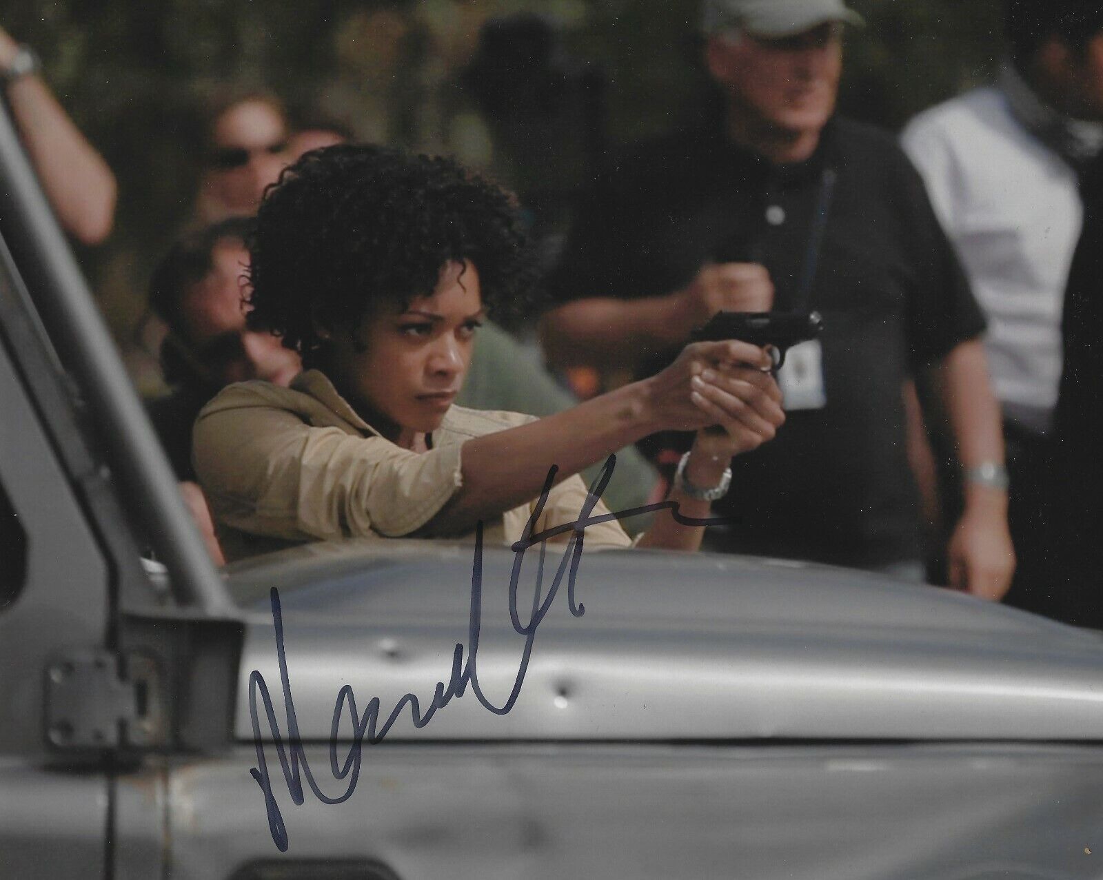 NAOMIE HARRIS SIGNED 8x10 Photo Poster paintingGRAPH 5 - UACC RD JAMES BOND 007 AUTOGRAPH