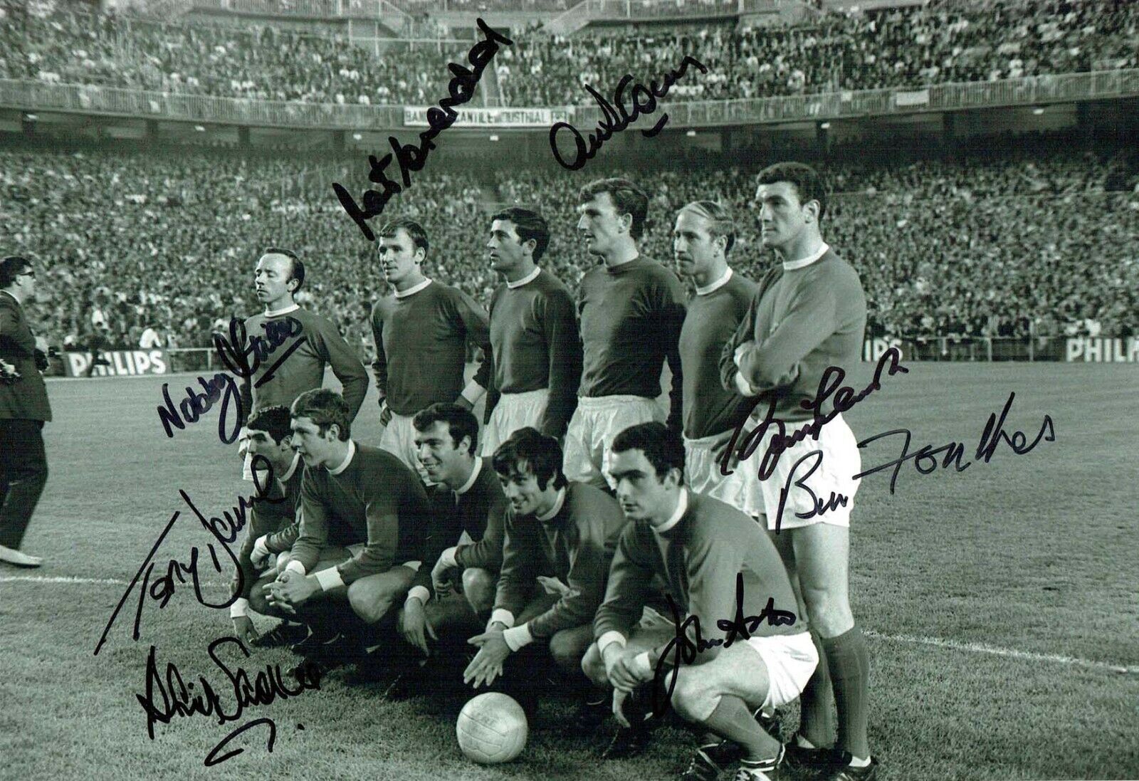 Manchester United 8 Signed 12x8 Autograph 1968 European Cup Photo Poster painting AFTAL RD COA