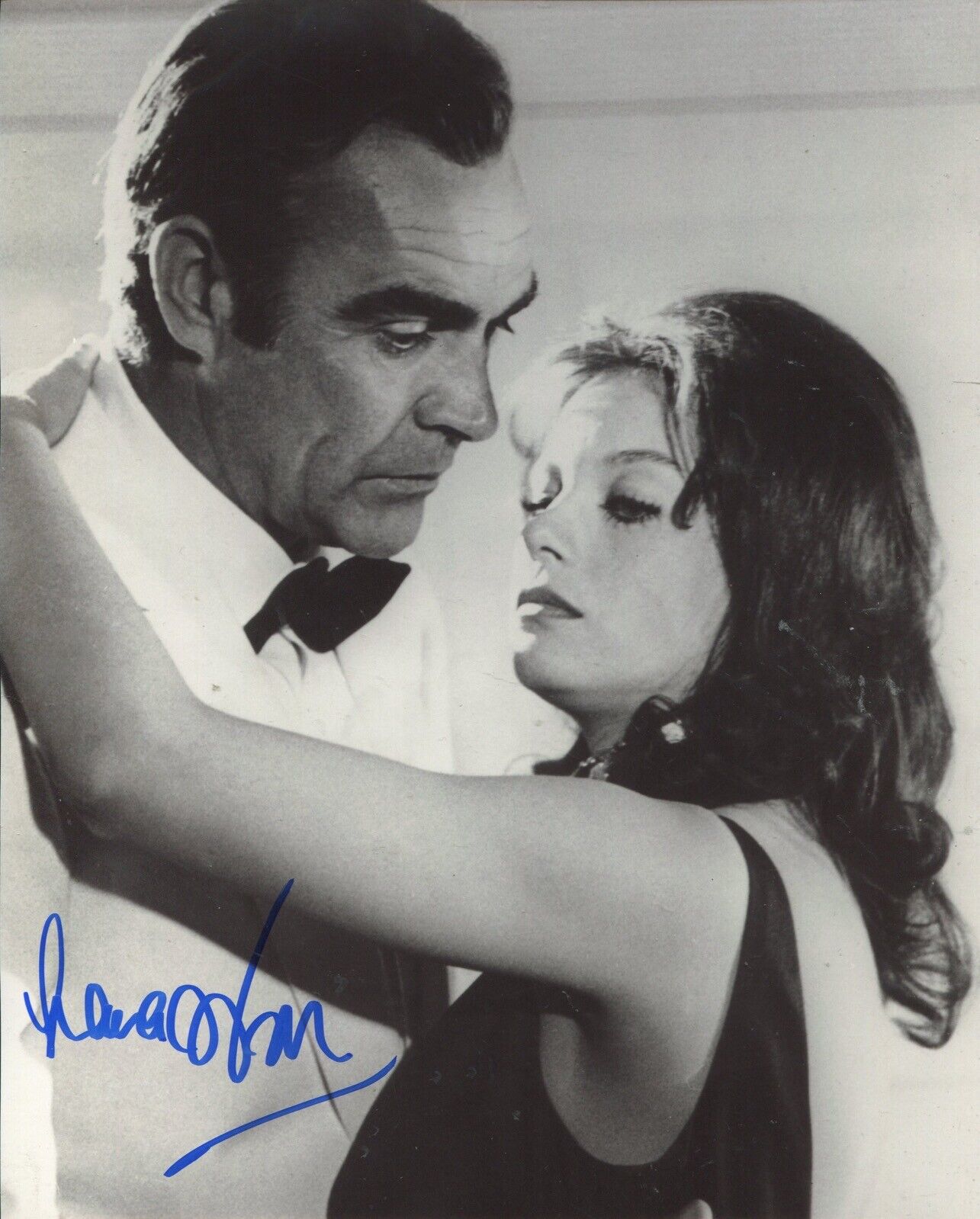 007 Bond girl LANA WOOD signed DIAMONDS ARE FOREVER scene 8x10 Photo Poster painting IMAGE No4