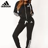 conjunto de duas pe&ccedil;as de vestu&aacute;rio de desporto casual