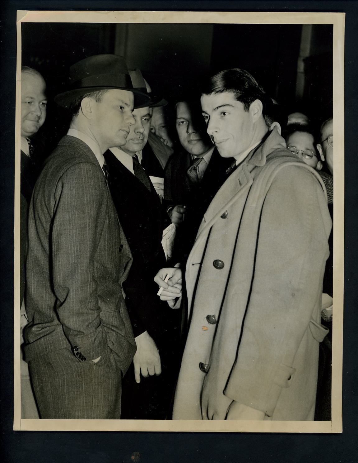 Joe DiMaggio pictured with sports writers ? 1938 Press Photo Poster painting New York Yankees