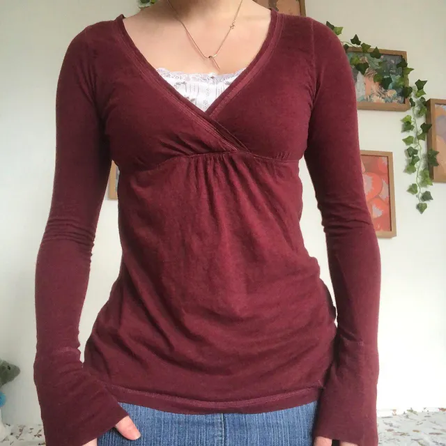 Y2K Cute Grunge Burgundy T-shirt 00s Vintage V Neck Long Sleeve Tees Chic Retro Women Milkmaid Tops Autumn Techwear Clothes 